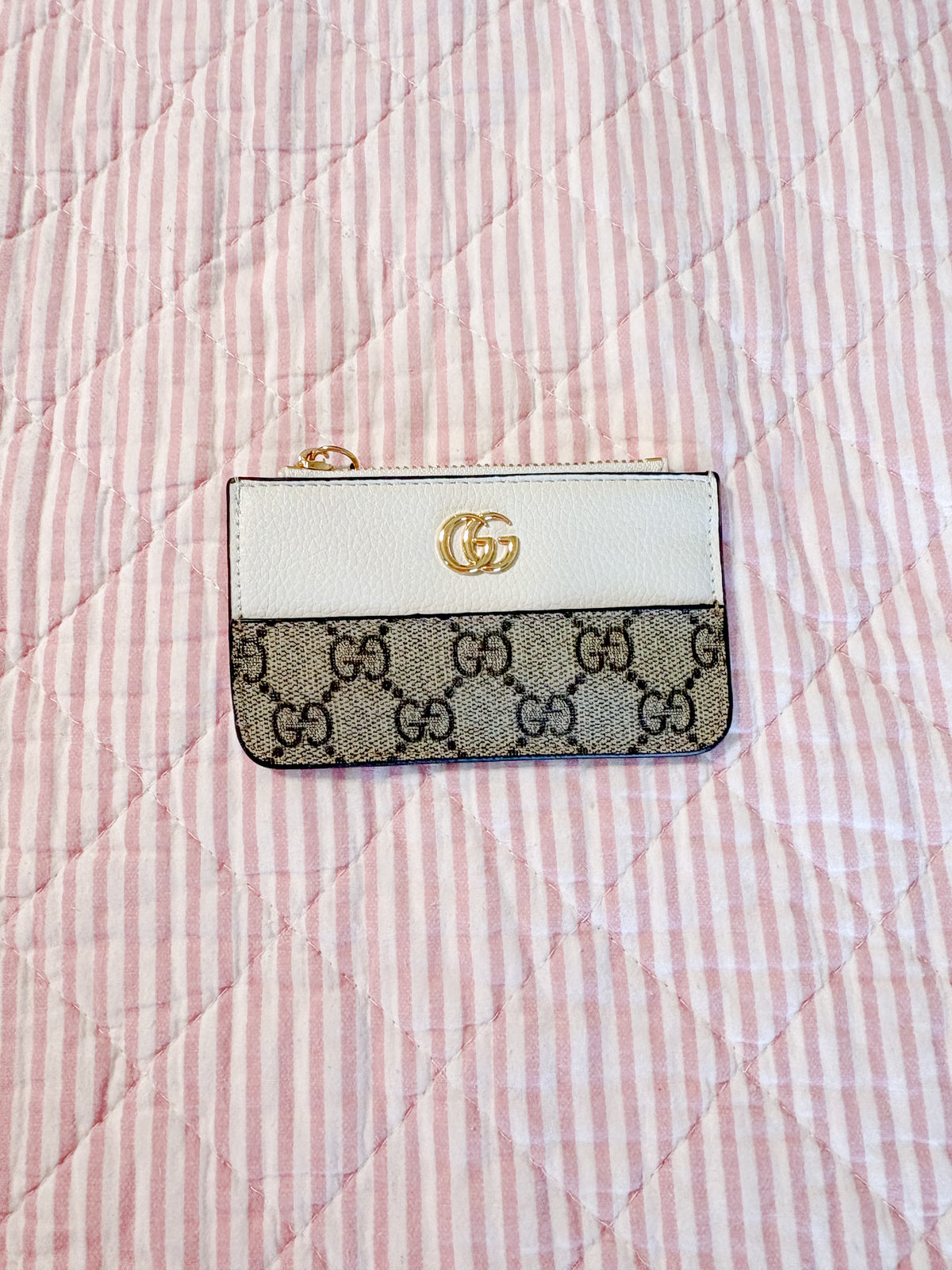 essentials pouch in white