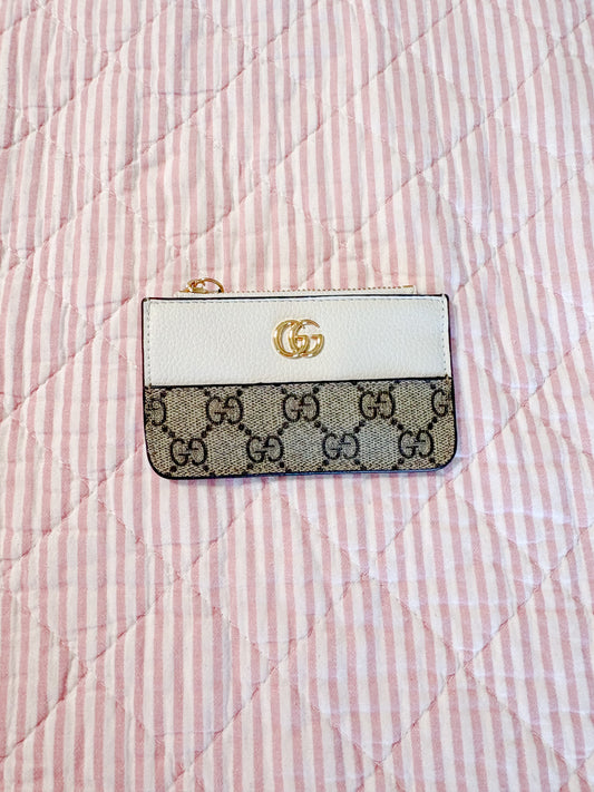 essentials pouch in white