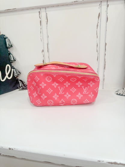 On The Go Pouch in Pink