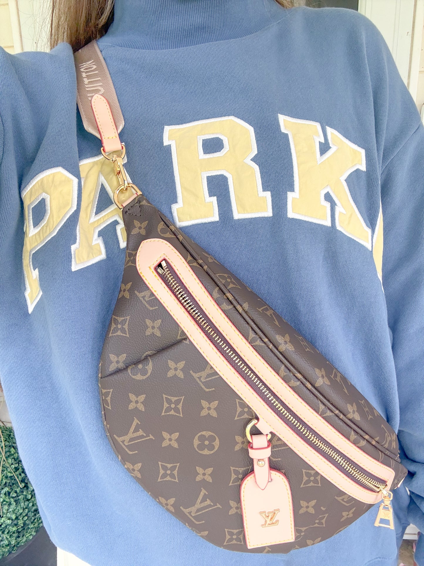 Luxe Crossbody w/ tan