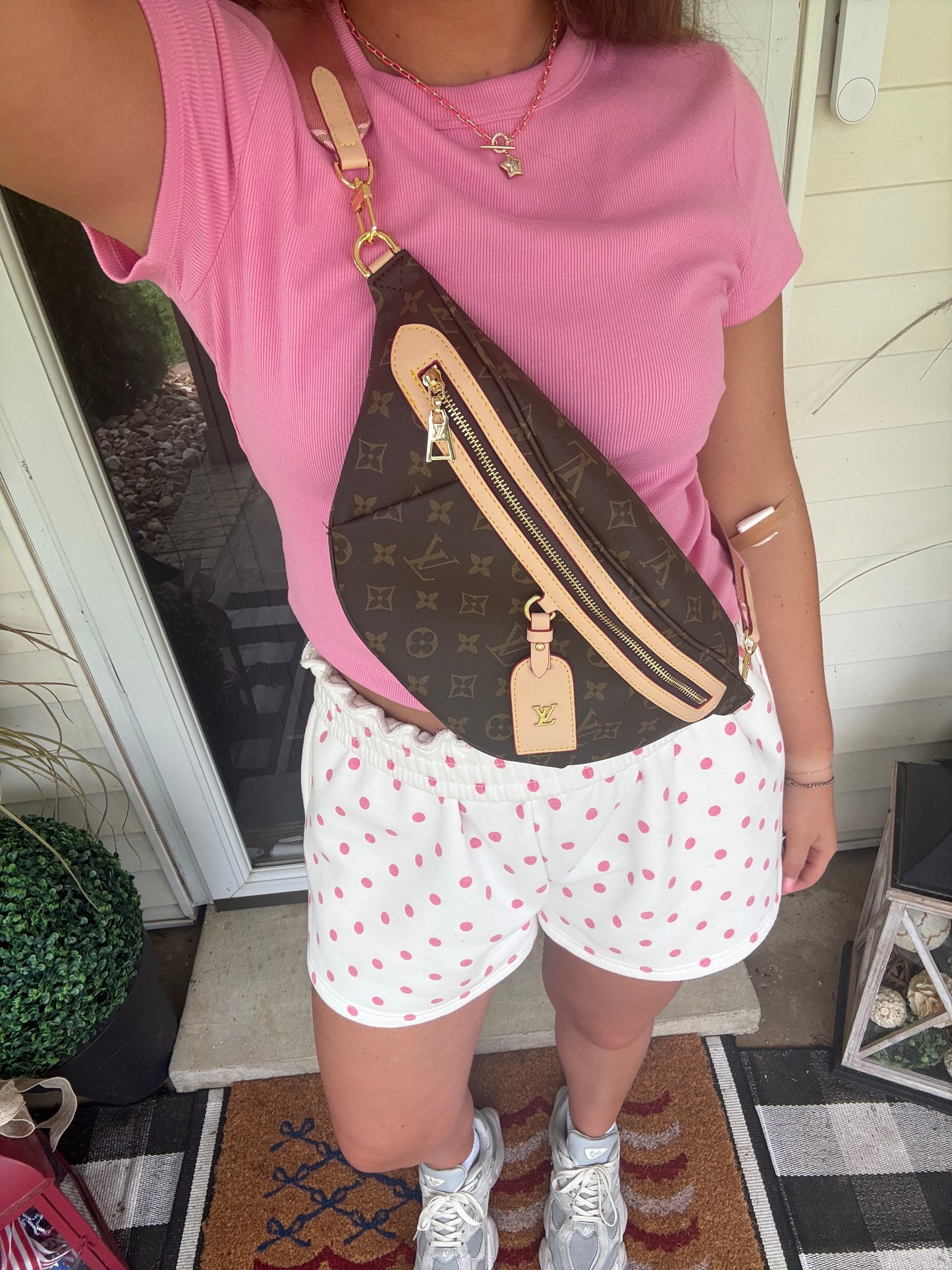 Luxe crossbody w/ pink